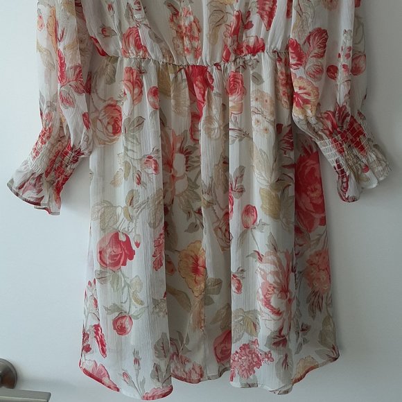 H&M V-Neck Chiffon Dress - Size 6 - Sage/Floral - Picture 3 of 5